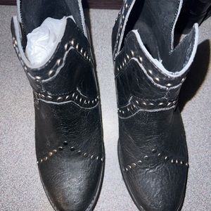 Very Volatile Los Angeles size 8.5